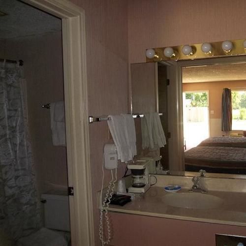 Columbia Lakes Hotel & Conference Center West Columbia ภายนอก รูปภาพ